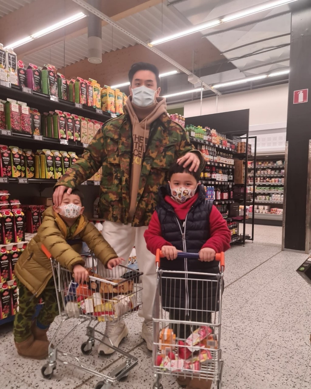 ชมพู่ อารยา