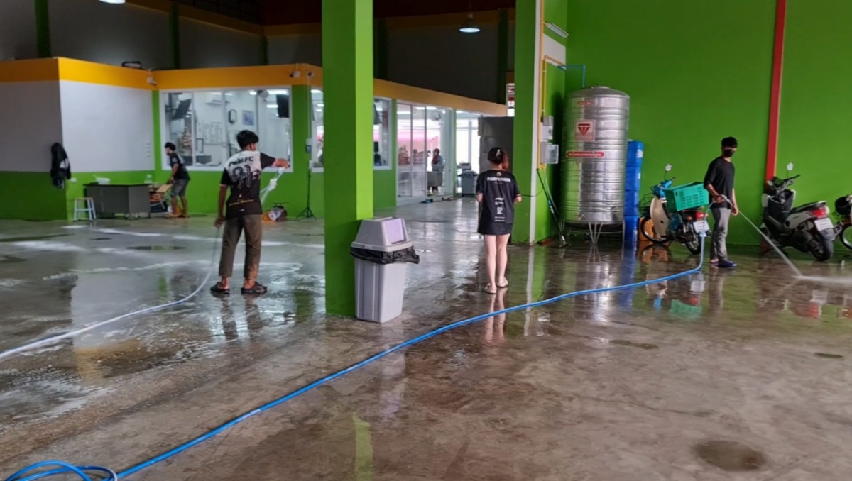 ร้านขายไก่โดนอัดคลิปแฉ เอาไก่สดเทลงพื้น ร้านโต้ทันควัน นั่นไก่ชำรุดไม่ได้ขาย