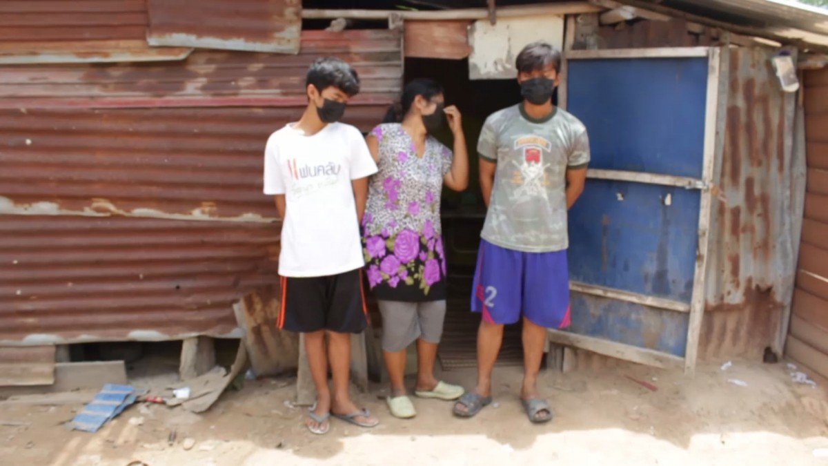 หนุ่ม 18 บ้านจนแม่ทิ้งพ่อมีครอบครัวใหม่ ต้องทำงานเลี้ยงยายและน้อง