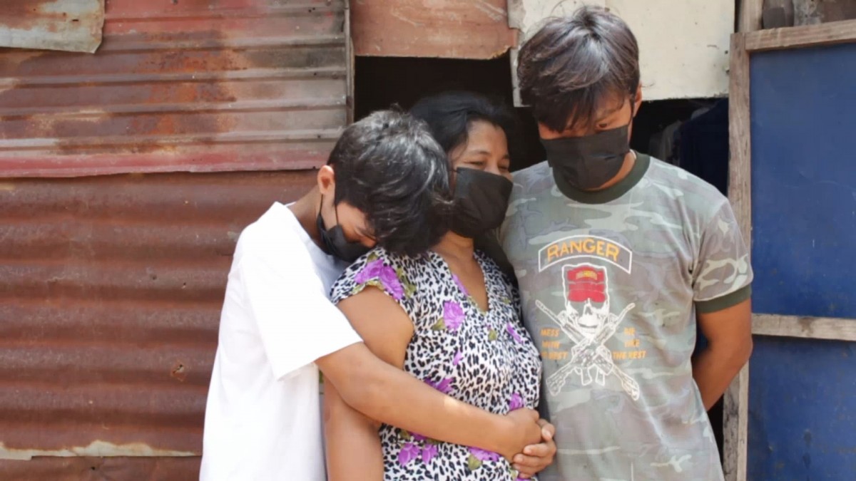 หนุ่ม 18 บ้านจนแม่ทิ้งพ่อมีครอบครัวใหม่ ต้องทำงานเลี้ยงยายและน้อง