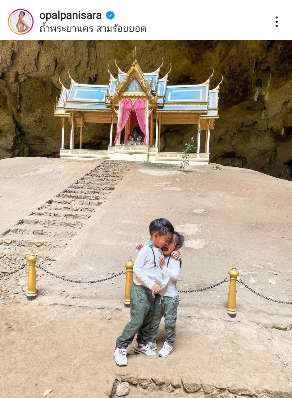 ลูกแฝดดารา