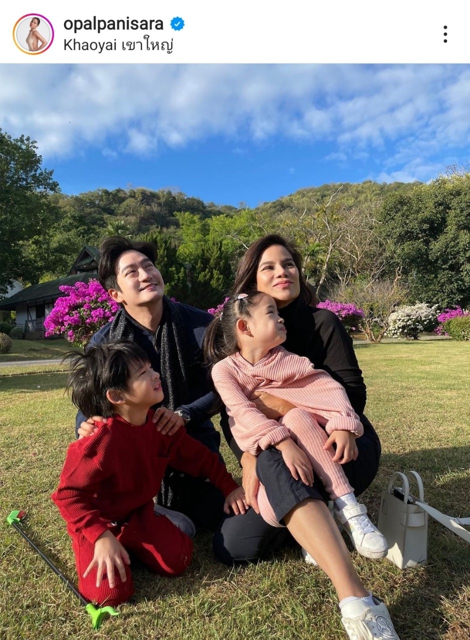 ลูกแฝดดารา