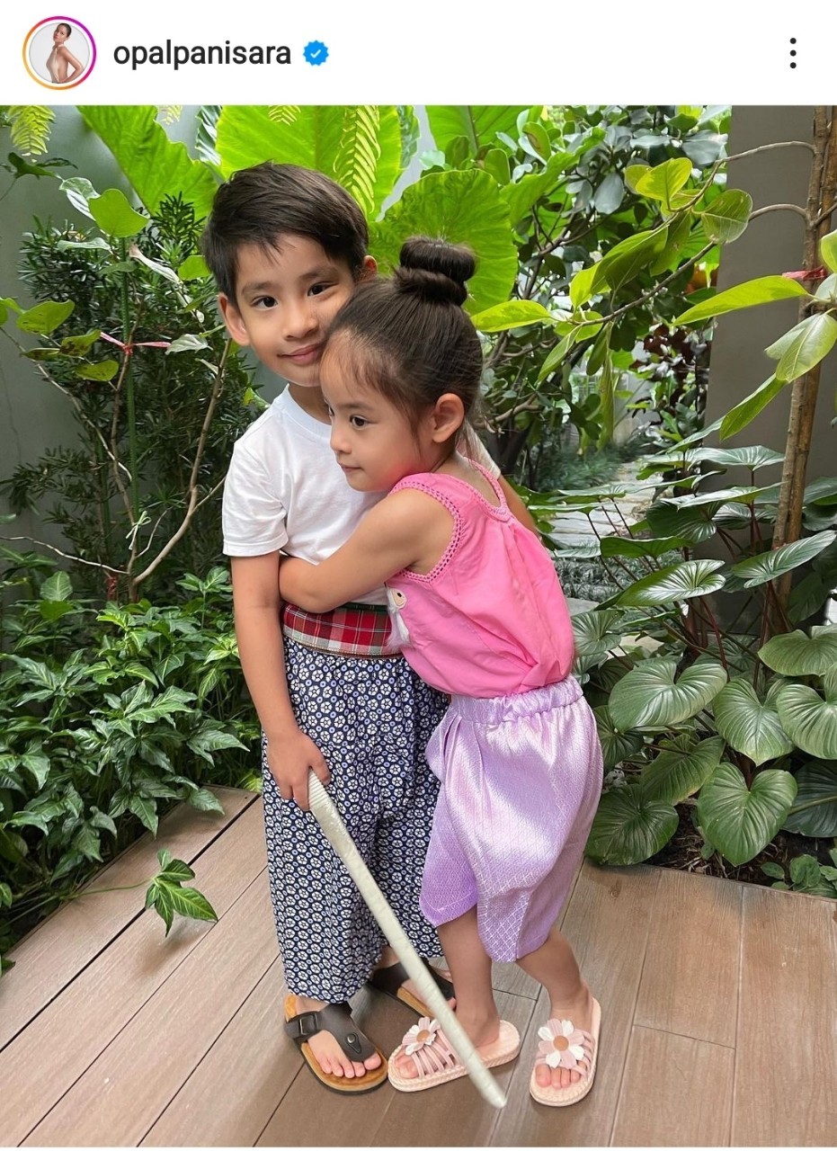 ลูกแฝดดารา