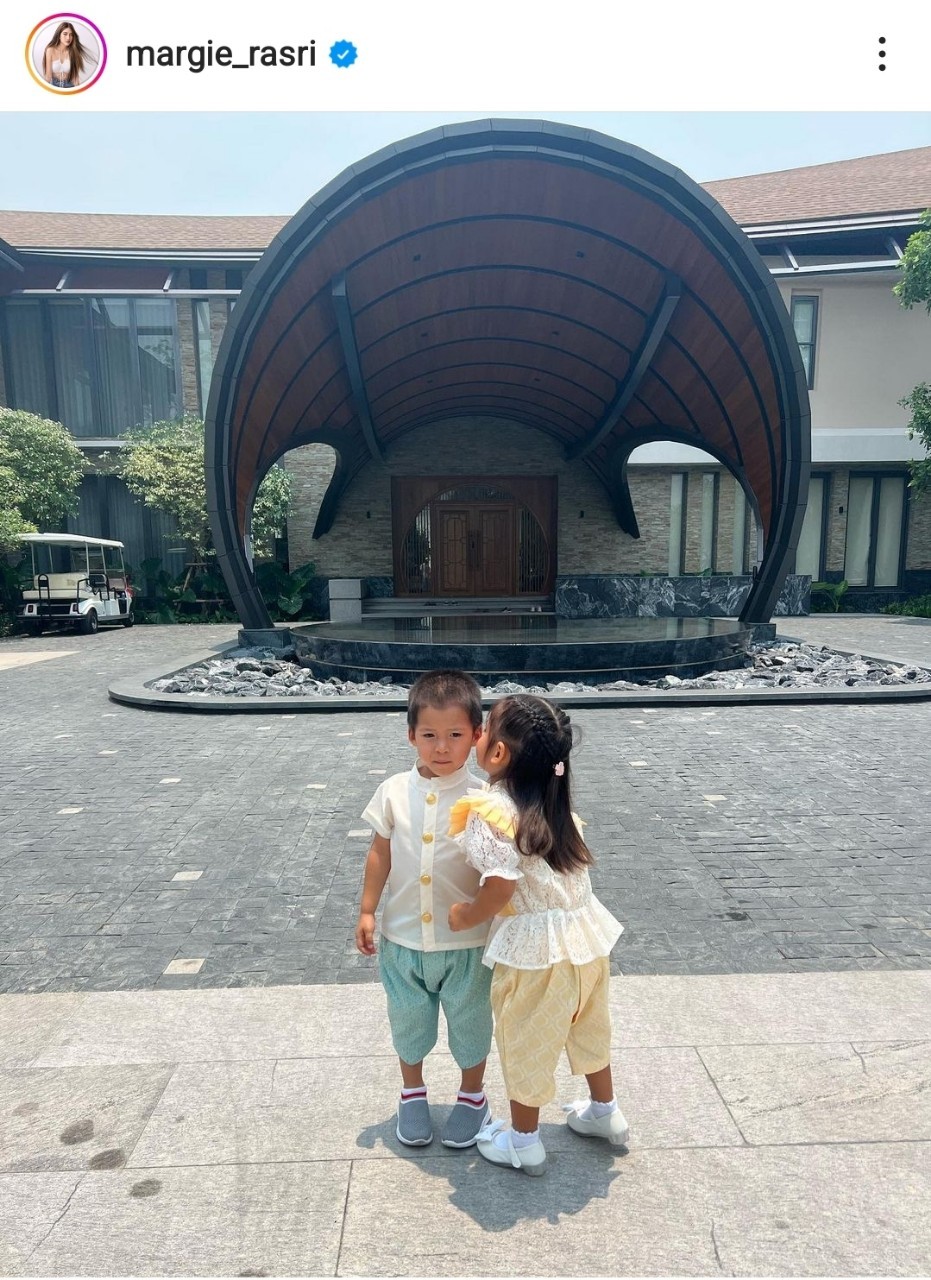 ลูกแฝดดารา