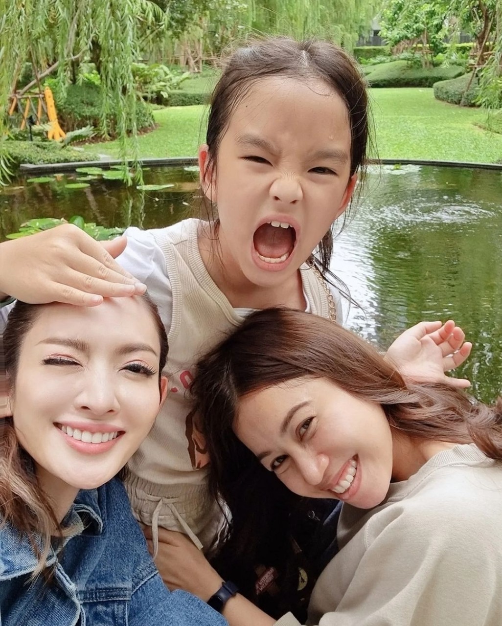 แอฟ ทักษอร