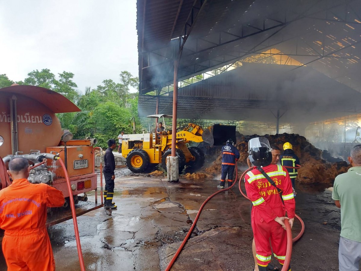 ไฟไหม้หนักโรงงานใยมะพร้าวขนาดใหญ่วอด