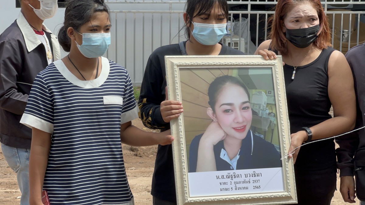 ครอบครัวผู้เสียชีวิต จุดธูปเชิญวิญญาณ สาวเหยื่อไฟไหม้ผับ แฟนหนุ่มเผยนาทีระทึก