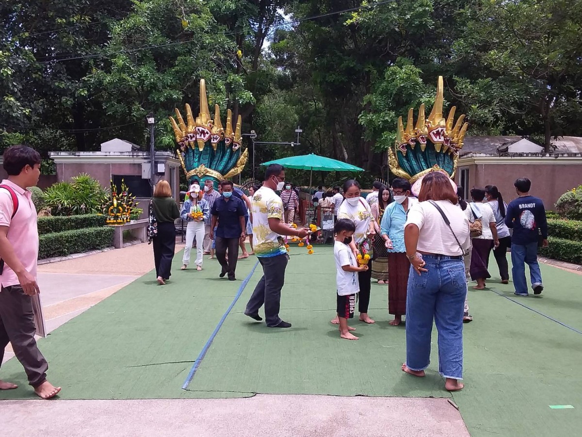 อุดรธานี  โค้งสุดท้ายสำหรับคอหวยคำชะโนดยังไม่เข็ดขอตามต่อตัวเลขยอดเงินปากนาครอบนี้ตัวเลขสวยมาก