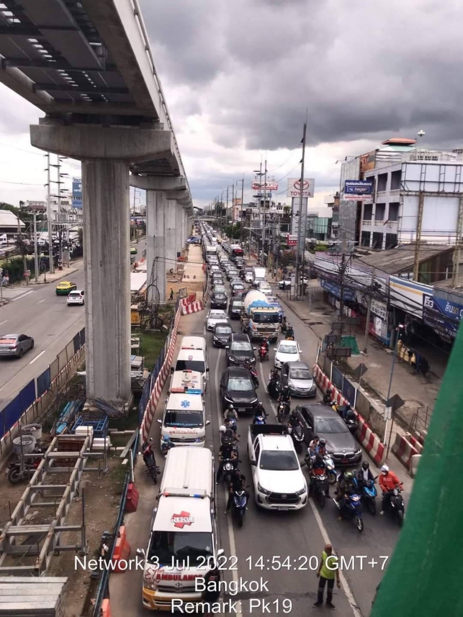 นนทบุรี เอาอีกแล้ว  สถานีรถไฟฟ้า BTS หนุ่มช่างสื่อสารถูกไฟดูด ตกมากระดูกสันหลังหักรับผิดชอบจ่ายแค่หมื่นเดียวขณะที่หมดค่ารักษาไปแล้วกว่าแสนบาท เมื่อเวลา 14.30 น วันที่ 24 สิงหาคม 65 ที่สำนักงานทนายความคู่ใจ ถ.แจ้งวัฒนะต.บางตลาด อำเภอปากเกร็ด จังหวัดนนทบุรี