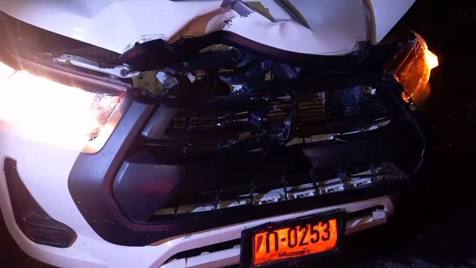 วัวสะดุ้งประกันปวดหัวกระบะป้ายแดงชนเต็มลำ @ ธานนท์ ตรีพลอักษร ระยอง