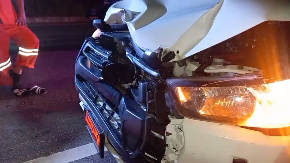 วัวสะดุ้งประกันปวดหัวกระบะป้ายแดงชนเต็มลำ @ ธานนท์ ตรีพลอักษร ระยอง