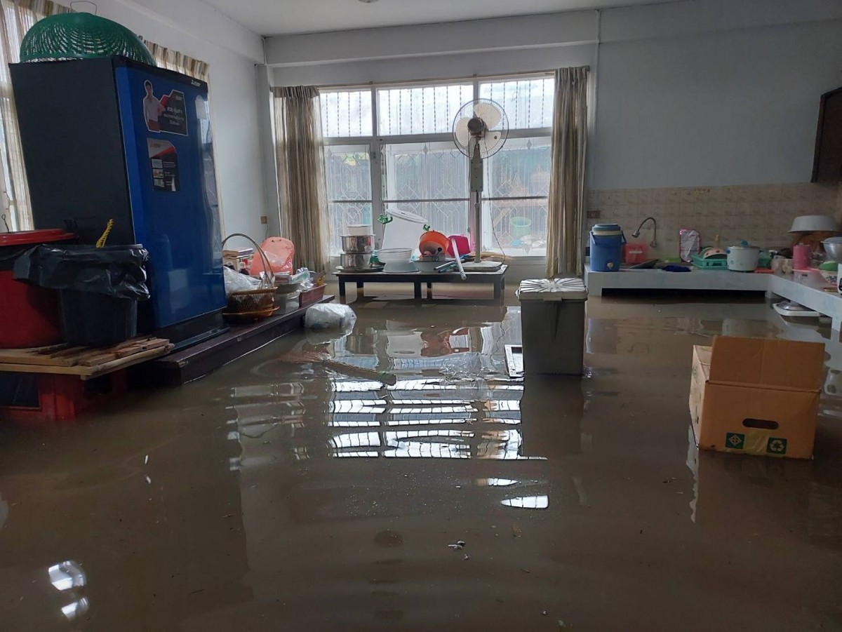 ลำปางฝนตกหนัก หลายชุมชน จมบาดาล ตัวเมืองน้ำท่วมขัง