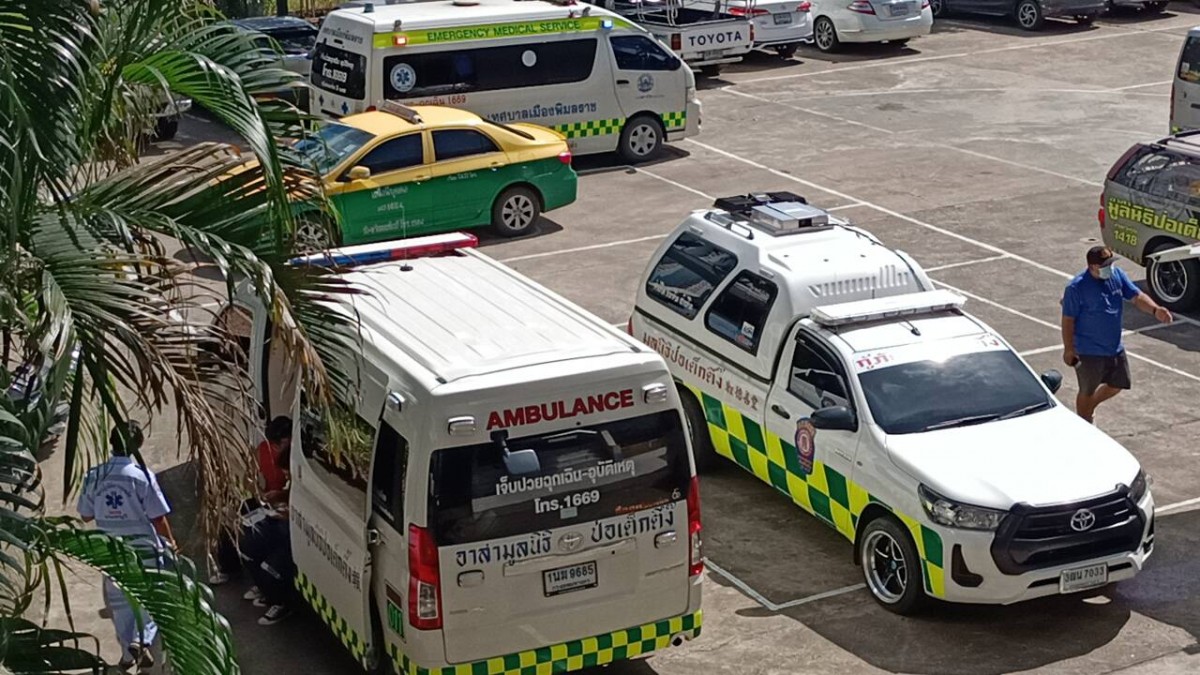 นนทบุรี คีย์บอร์ดคอมโรงเรียนระเบิดใส่หน้านักเรียนเสียชีวิต1รายในห้องเรียน    เมื่อวันที่ 15 ก.ย.65.เมื่อเวลา 14.00 น. ร.ต.อ สายยนต์ ทองทา ร้อยเวรสภ.บางบัวทอง รับแจ้งเหตุ คอมพิวเตอร์ในห้องเรียนระเบิดใส่นักเรียนทำให้มีนักเรียนได้รับบาดเจ็บ 1ราย จึงรุดเดินทา