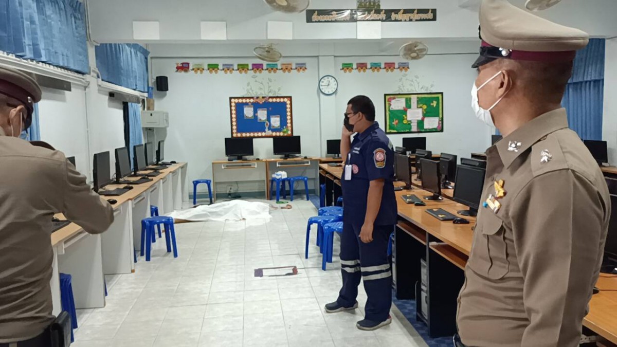 นนทบุรี คีย์บอร์ดคอมโรงเรียนระเบิดใส่หน้านักเรียนเสียชีวิต1รายในห้องเรียน    เมื่อวันที่ 15 ก.ย.65.เมื่อเวลา 14.00 น. ร.ต.อ สายยนต์ ทองทา ร้อยเวรสภ.บางบัวทอง รับแจ้งเหตุ คอมพิวเตอร์ในห้องเรียนระเบิดใส่นักเรียนทำให้มีนักเรียนได้รับบาดเจ็บ 1ราย จึงรุดเดินทา