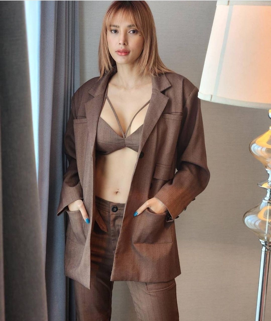 อุ้ม ลักขณา
