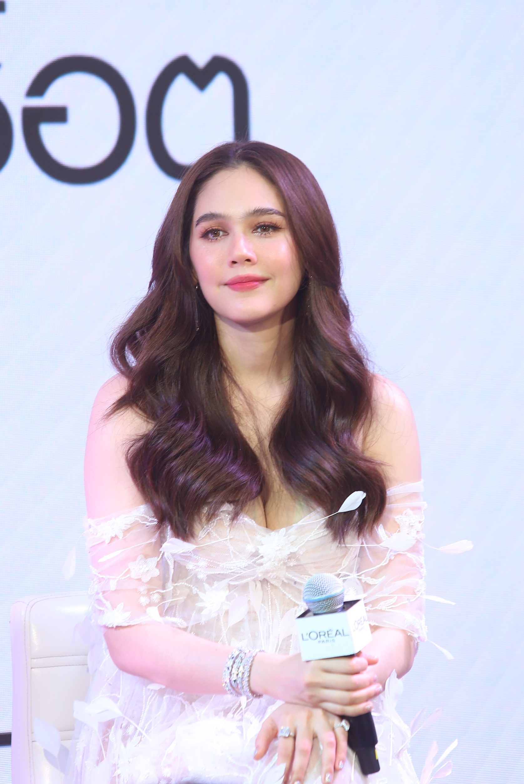 ชมพู่ อารยา