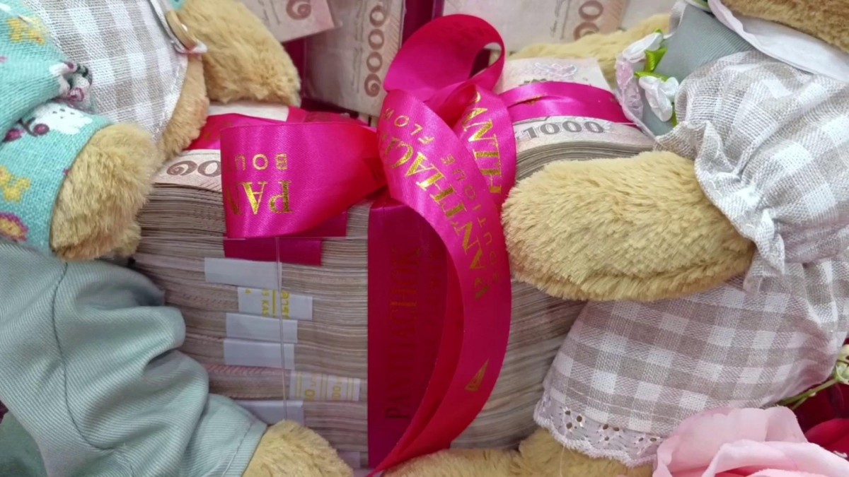 ราชบุรี 01 ส่ง - น่าอิจฉา หนุ่มเมืองกรุงสั่งทำช่อดอกไม้ 1.2 ล้านให้สาวราชบุรี วันวาเลนไทม์