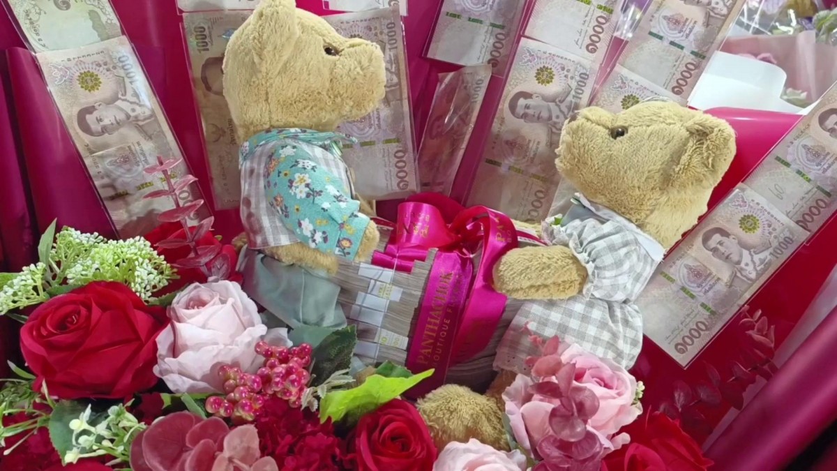 ราชบุรี 01 ส่ง - น่าอิจฉา หนุ่มเมืองกรุงสั่งทำช่อดอกไม้ 1.2 ล้านให้สาวราชบุรี วันวาเลนไทม์