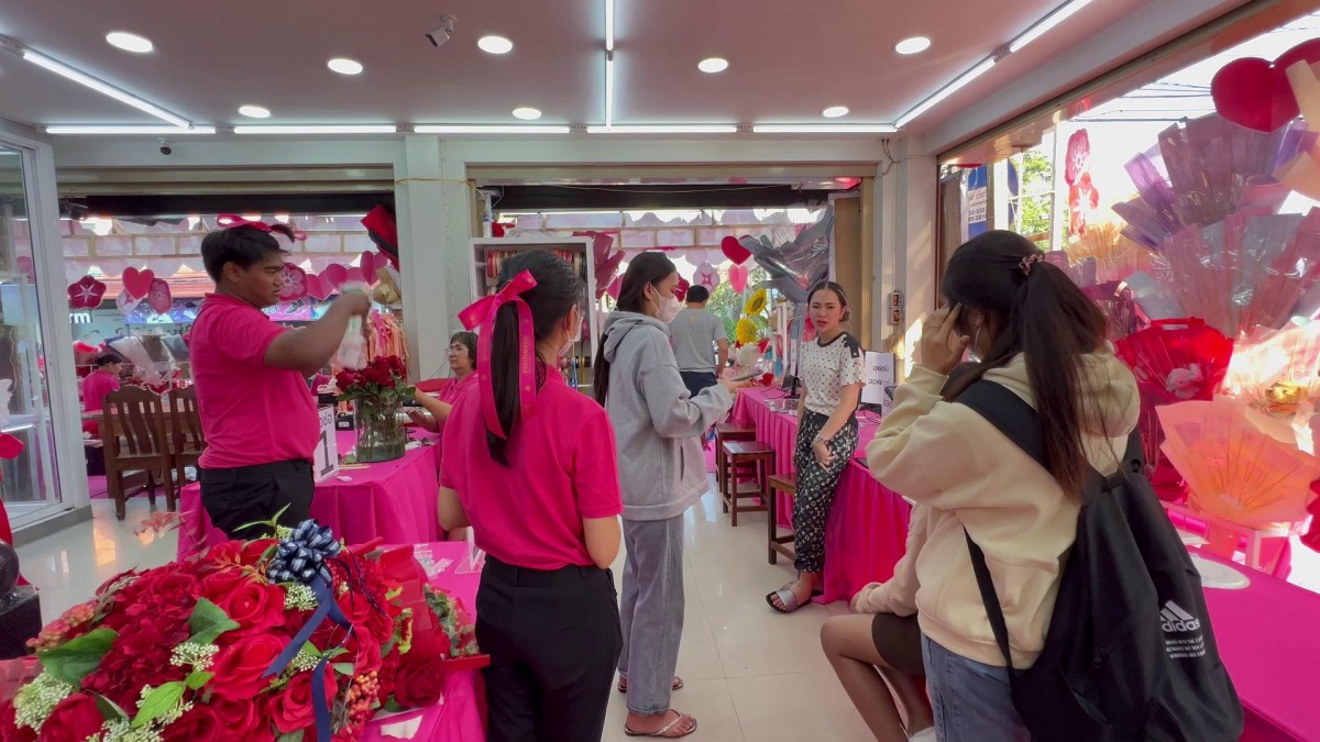 ราชบุรี 01 ส่ง - น่าอิจฉา หนุ่มเมืองกรุงสั่งทำช่อดอกไม้ 1.2 ล้านให้สาวราชบุรี วันวาเลนไทม์