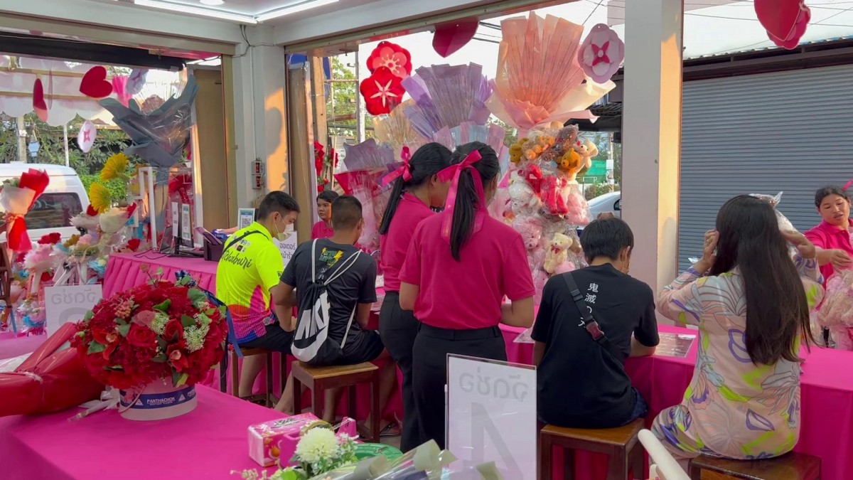 ราชบุรี 01 ส่ง - น่าอิจฉา หนุ่มเมืองกรุงสั่งทำช่อดอกไม้ 1.2 ล้านให้สาวราชบุรี วันวาเลนไทม์