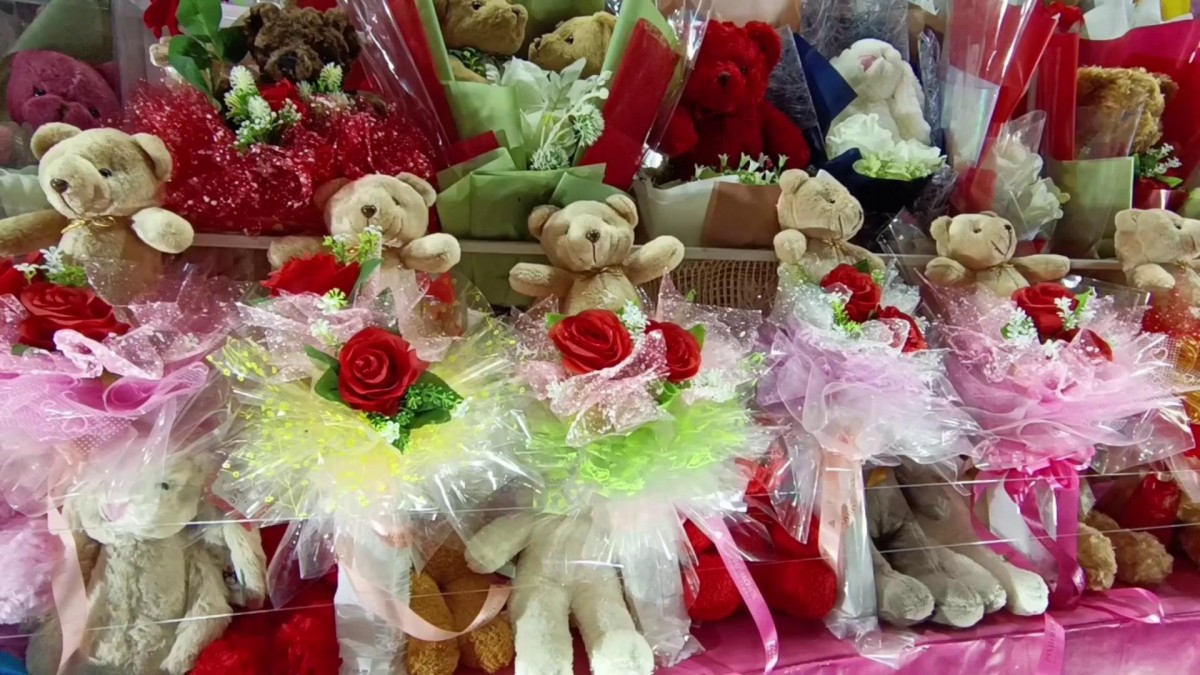 ราชบุรี 01 ส่ง - น่าอิจฉา หนุ่มเมืองกรุงสั่งทำช่อดอกไม้ 1.2 ล้านให้สาวราชบุรี วันวาเลนไทม์