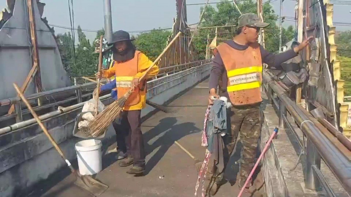 ปิดตำนานชนชั้นสูง จนท.เข้าเคลียร์สะพานลอย หลังถูกยึดเป็นที่อยู่อาศัย