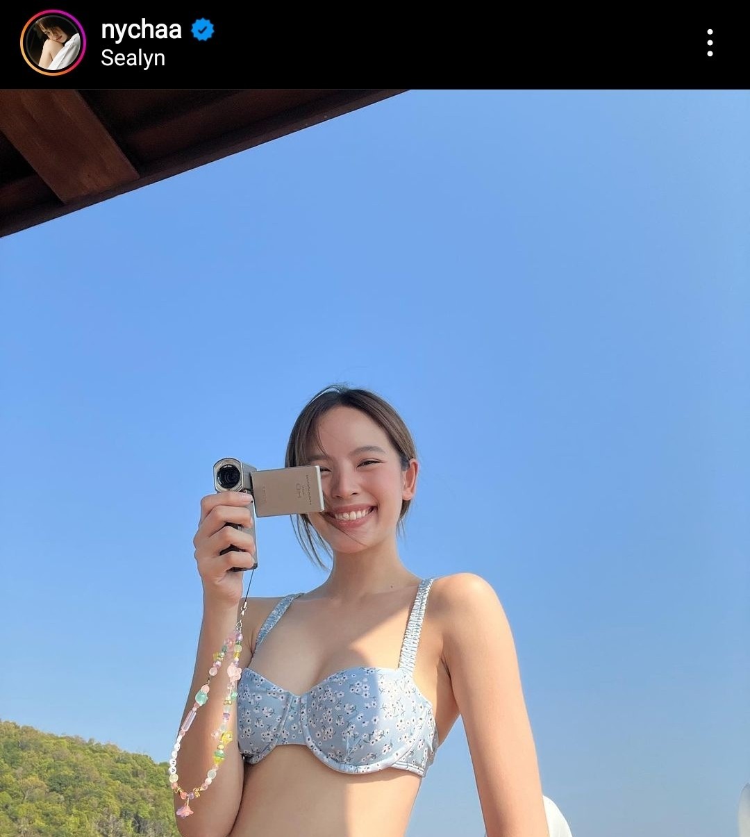 ดารา ชุดว่ายน้ำ