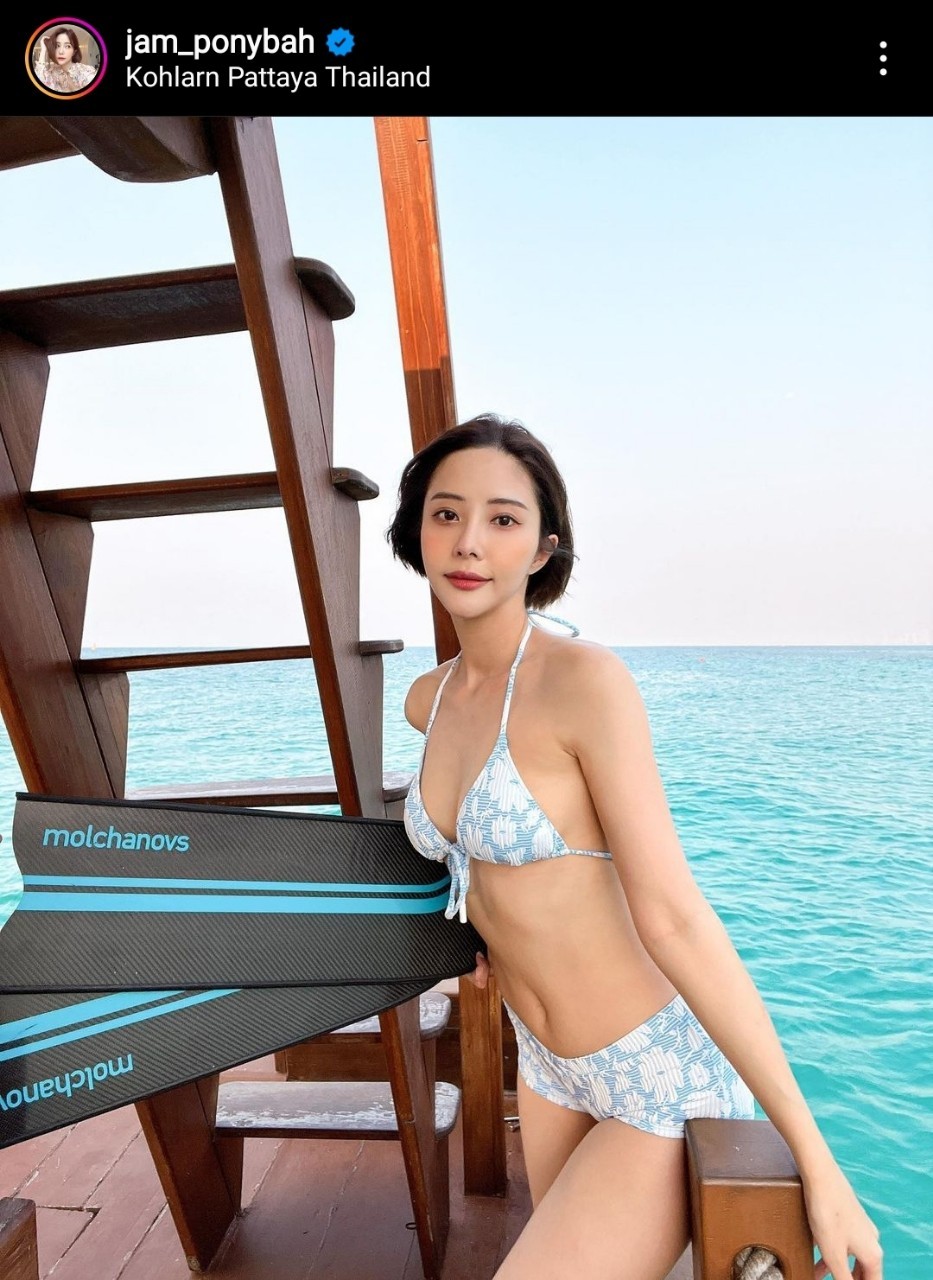 ดารา ชุดว่ายน้ำ