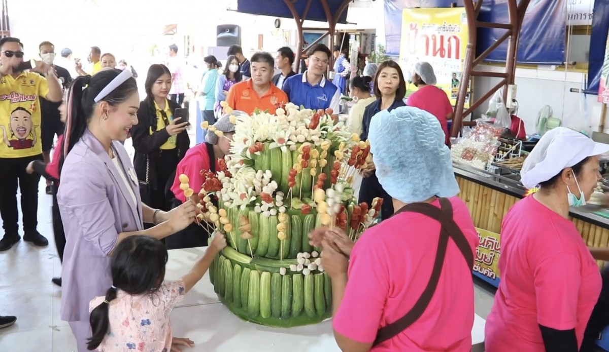 บุรีรัมย์ เบิร์ดเดย์ลิซ่า ครบ 26 ปี แม่ค้าลูกชิ้นยืนกินจัดให้ถือเป็นผู้มีพระคุณ