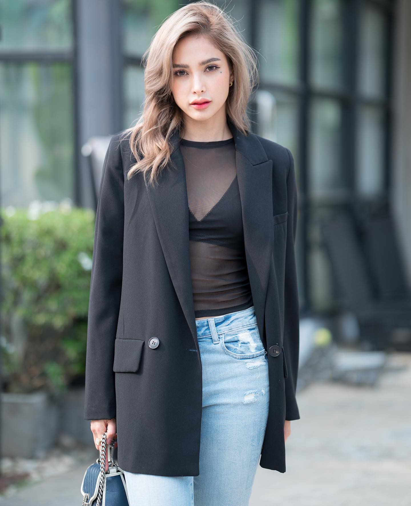 อุ้ม ลักขณา