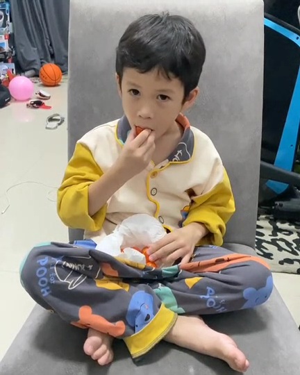 น้องโพธิ์ลูกชาคริต