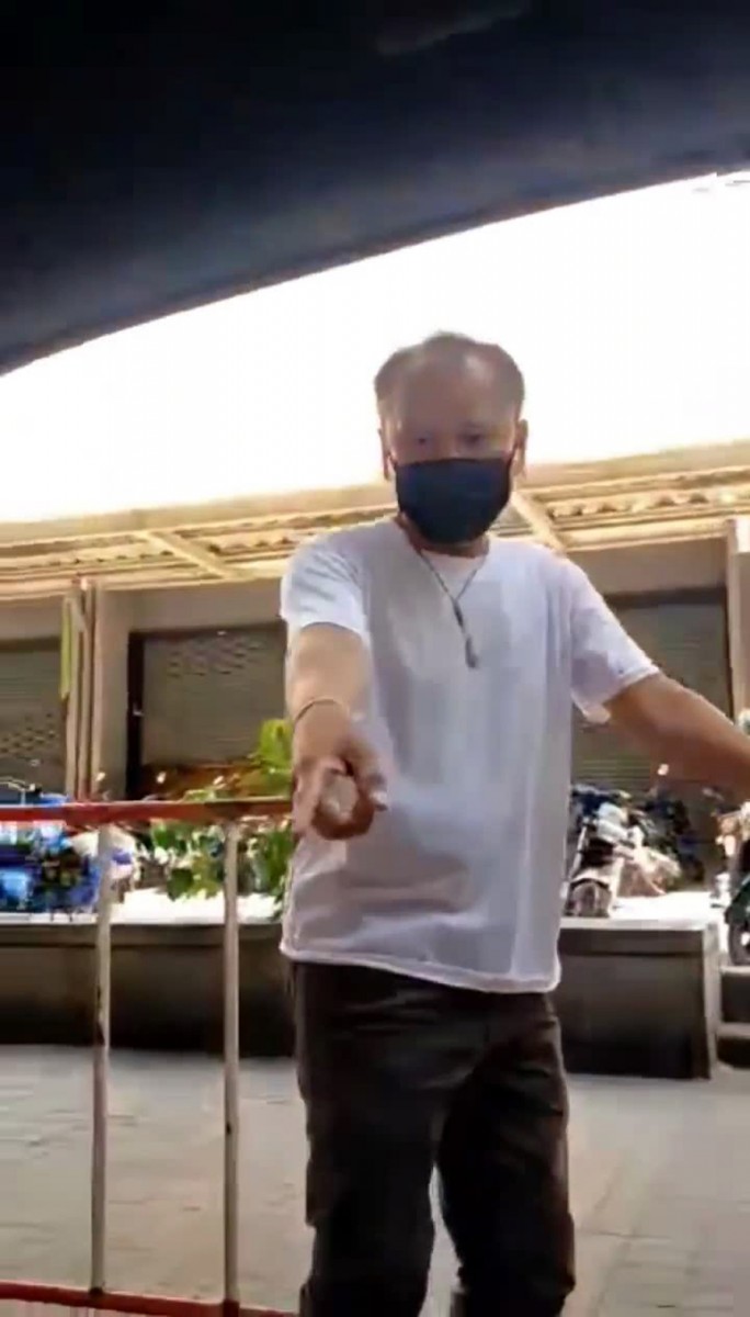 แค้นนี้ต้องชำระ โชว์เฟอร์แท็กซี่ที่เคยถูกวินเถื่อน เรียกเก็บค่าจอด ปี 63 อัดคลิปโดดขึ้นรถพร้อมหมายจับชวนไปโรงพัก