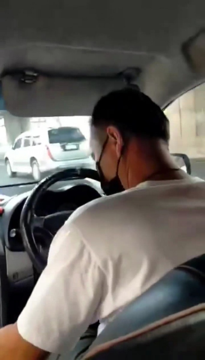 แค้นนี้ต้องชำระ โชว์เฟอร์แท็กซี่ที่เคยถูกวินเถื่อน เรียกเก็บค่าจอด ปี 63 อัดคลิปโดดขึ้นรถพร้อมหมายจับชวนไปโรงพัก