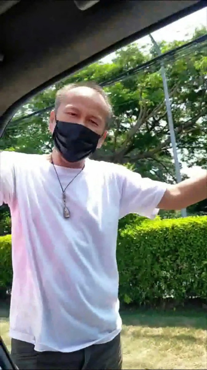 แค้นนี้ต้องชำระ โชว์เฟอร์แท็กซี่ที่เคยถูกวินเถื่อน เรียกเก็บค่าจอด ปี 63 อัดคลิปโดดขึ้นรถพร้อมหมายจับชวนไปโรงพัก