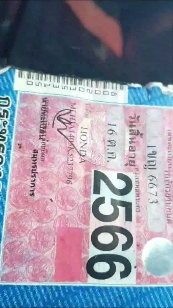 แค้นนี้ต้องชำระ โชว์เฟอร์แท็กซี่ที่เคยถูกวินเถื่อน เรียกเก็บค่าจอด ปี 63 อัดคลิปโดดขึ้นรถพร้อมหมายจับชวนไปโรงพัก