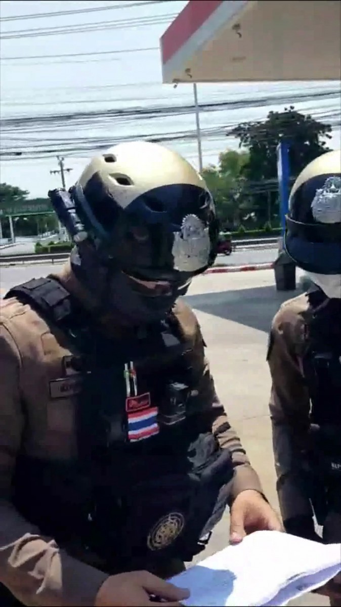 แค้นนี้ต้องชำระ โชว์เฟอร์แท็กซี่ที่เคยถูกวินเถื่อน เรียกเก็บค่าจอด ปี 63 อัดคลิปโดดขึ้นรถพร้อมหมายจับชวนไปโรงพัก