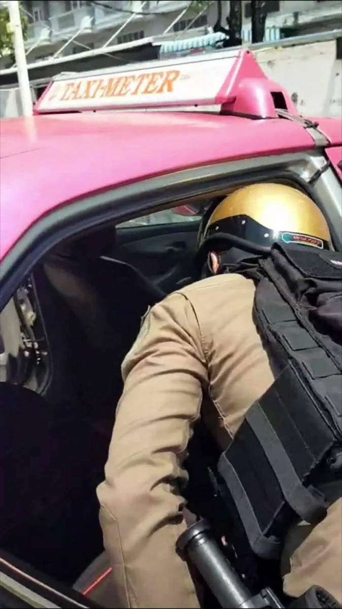 แค้นนี้ต้องชำระ โชว์เฟอร์แท็กซี่ที่เคยถูกวินเถื่อน เรียกเก็บค่าจอด ปี 63 อัดคลิปโดดขึ้นรถพร้อมหมายจับชวนไปโรงพัก