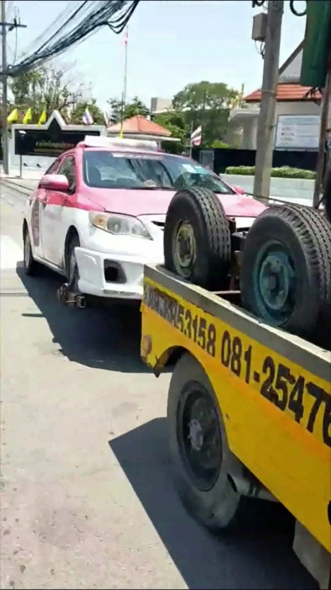 แค้นนี้ต้องชำระ โชว์เฟอร์แท็กซี่ที่เคยถูกวินเถื่อน เรียกเก็บค่าจอด ปี 63 อัดคลิปโดดขึ้นรถพร้อมหมายจับชวนไปโรงพัก