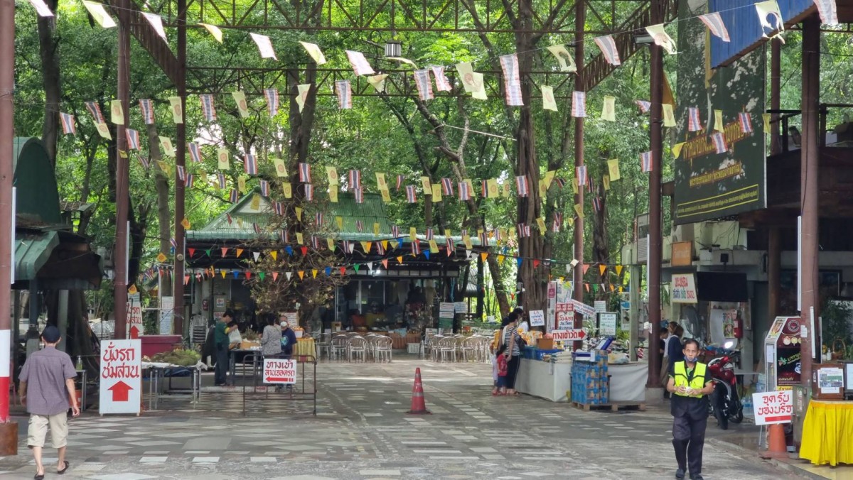 นนทบุรี พระพยอมติงจิตวิปลาศ คนมีคดีความยังไม่สิ้นสุดยังไม่พ้นมลทินบวชพระไม่ได้  ไม่มีพระเอาเลเซอร์ไปยิงตาเด็ก ผิดศีล