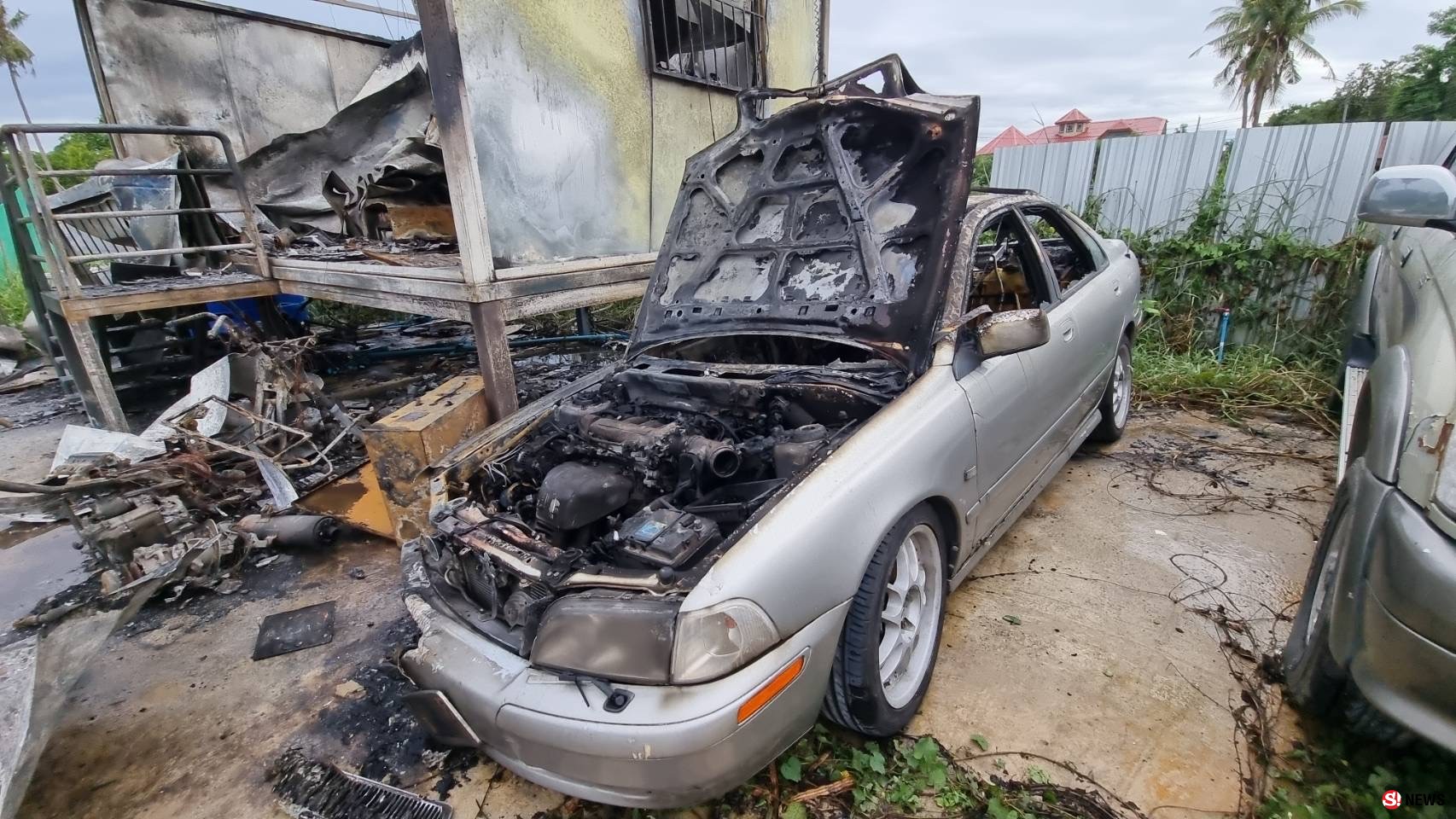 นนทบุรี คลิป แบตเตอรี่เก็บไฟฟ้าระเบิดไฟลุกไหม้วอด เสียหายกว่า 1 ล้านบาท