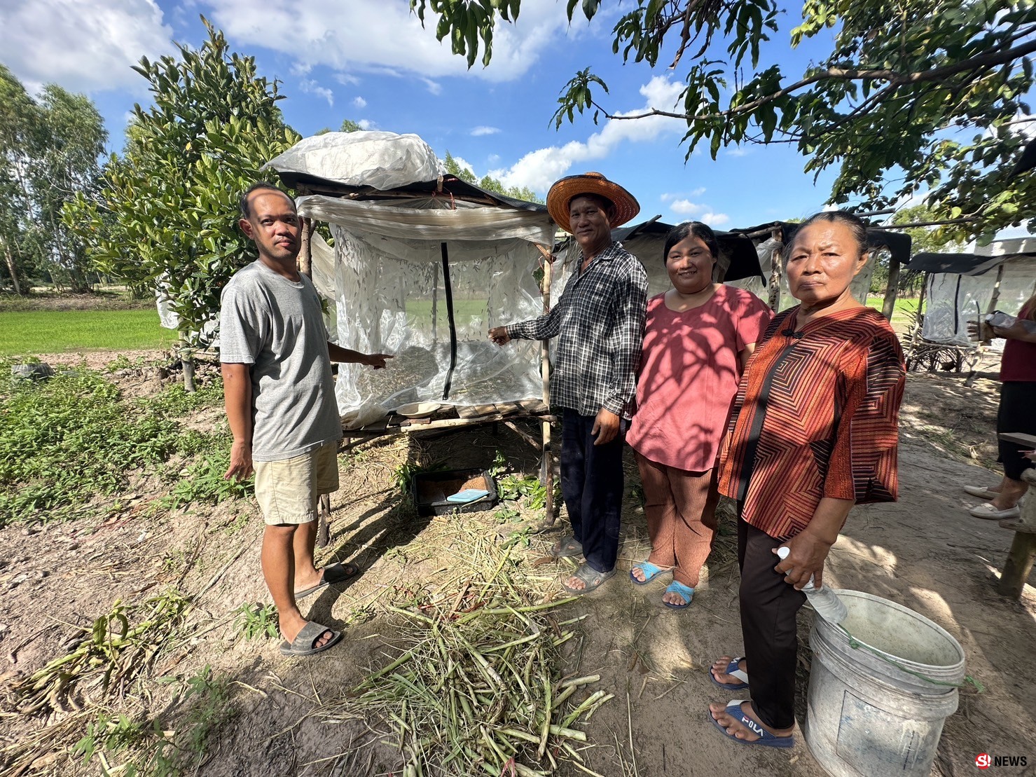 กาฬสินธุ์ครูสาวสอนภาษาจีนเลี้ยงตั๊กแตนปาทังก้ารายได้เสริมเดือนเกือบ5หมื่น