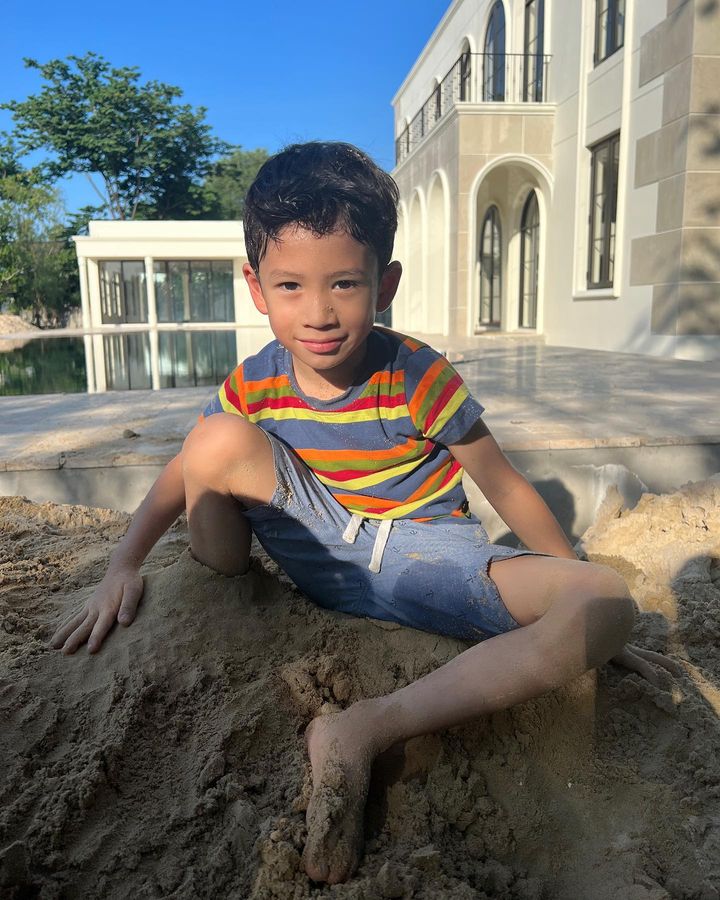 ชาคริต-แอน