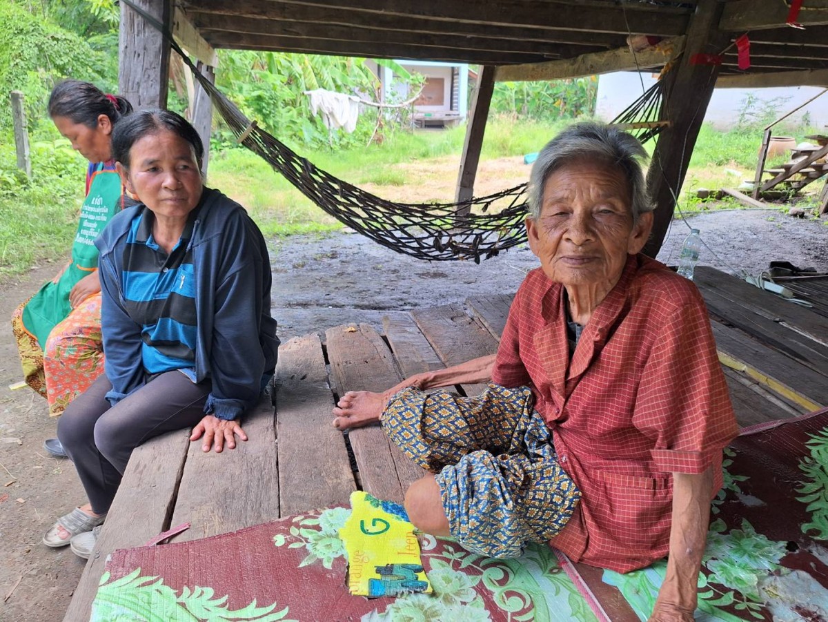 บุรีรัมย์ รักนิรันดร์ยาย 90 บ้านพังร่วงลงจากชั้น2 ไม่ยอมไปไหนคิดถึงสามี