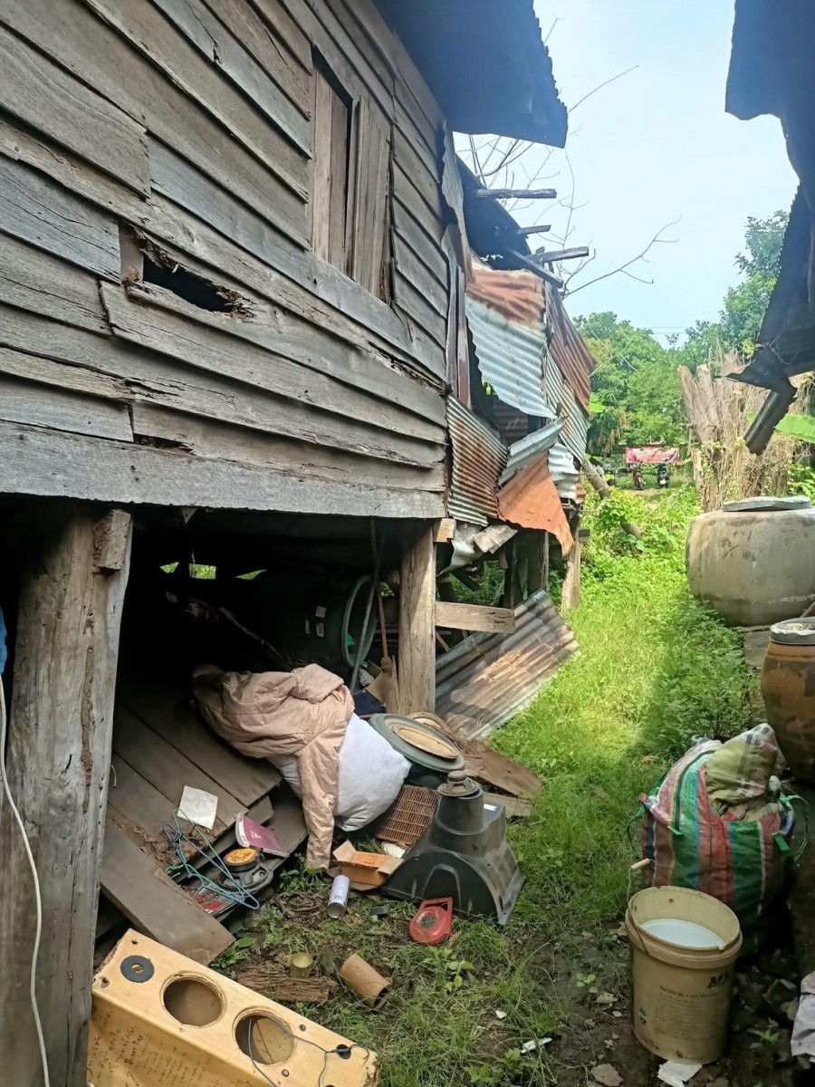 บุรีรัมย์ รักนิรันดร์ยาย 90 บ้านพังร่วงลงจากชั้น2 ไม่ยอมไปไหนคิดถึงสามี