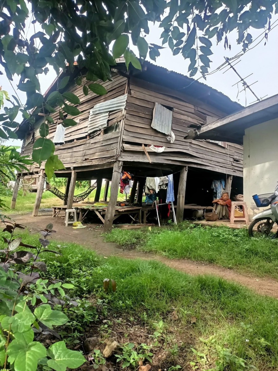 บุรีรัมย์ รักนิรันดร์ยาย 90 บ้านพังร่วงลงจากชั้น2 ไม่ยอมไปไหนคิดถึงสามี