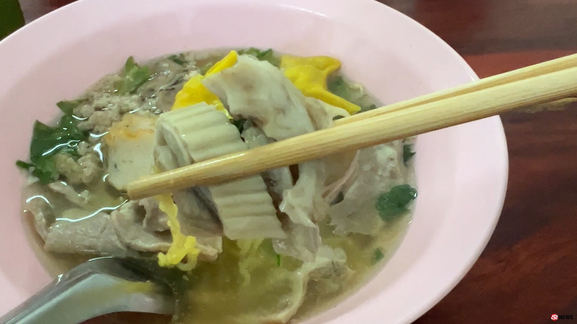 660722ขอนแก่น ก๋วยเตี๋ยวหมูนงลักษณ์ ร้านตำนานขายมานนาน 50 ปี