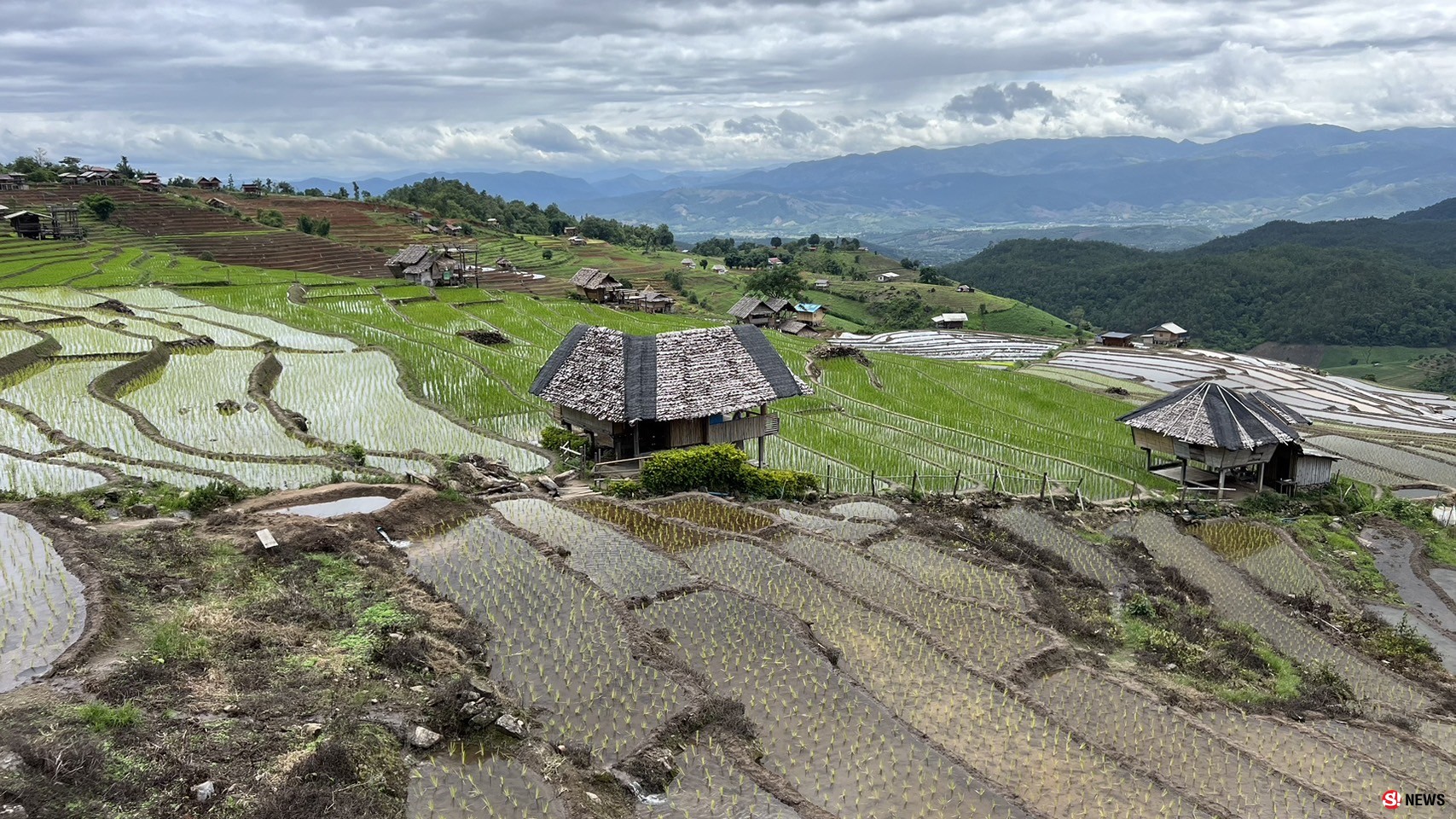 ชวนเที่ยวหยุดยาว นาขั้นบันไดบ้านป่าบงเปียงวิวสุดปังกลางหุบเขา