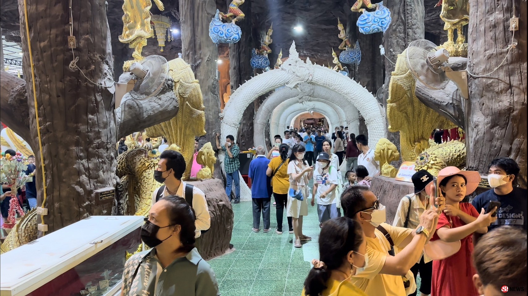 แห่ชมถ้ำ