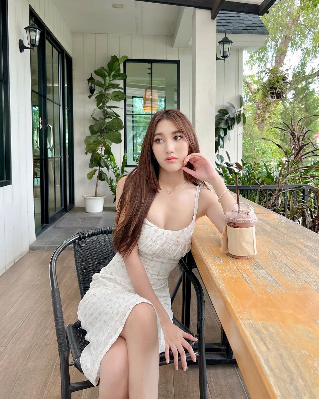 เบสท์ รักษ์วนีย์