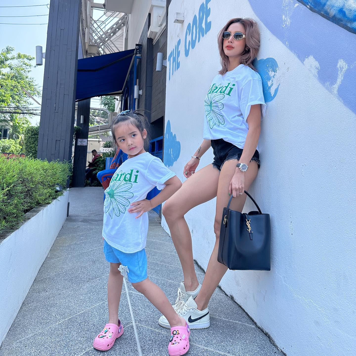 อุ้ม ลักขณา